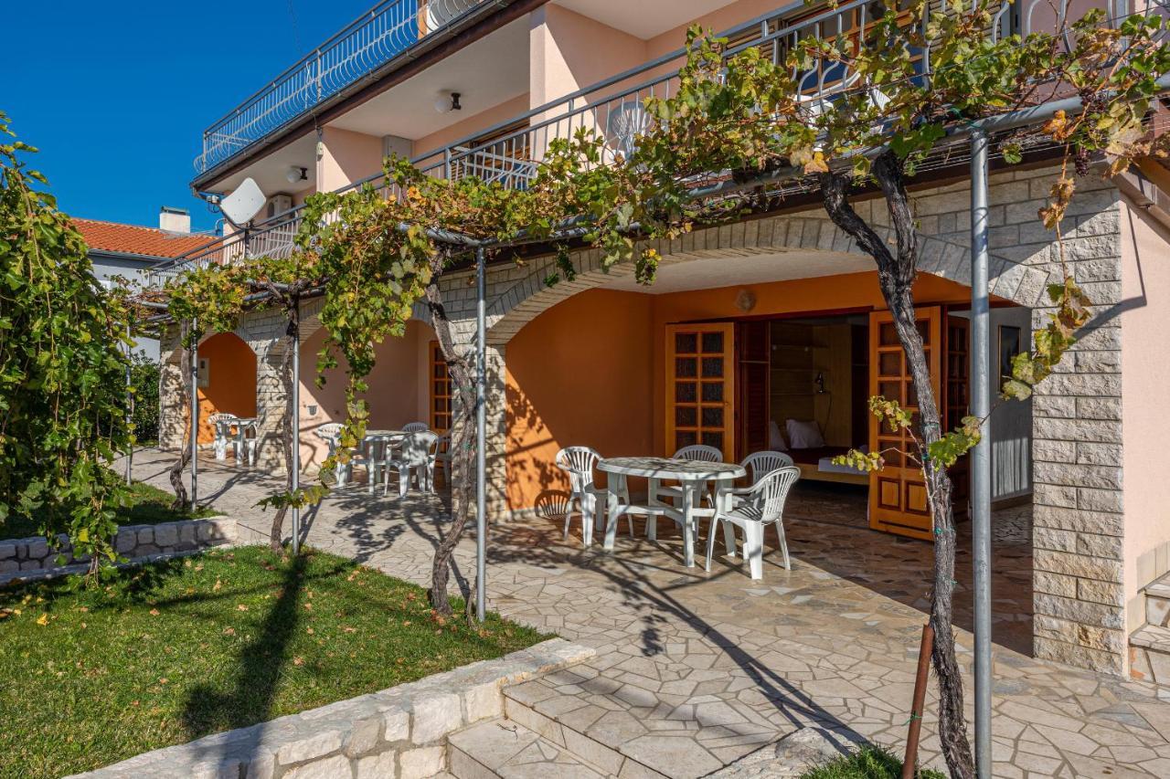 Apartments Francoise Криквеница Екстериор снимка